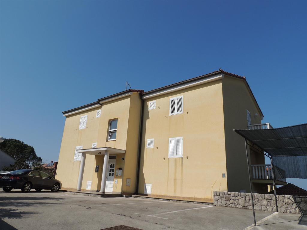 Apartment Mirela Malinska Exterior foto