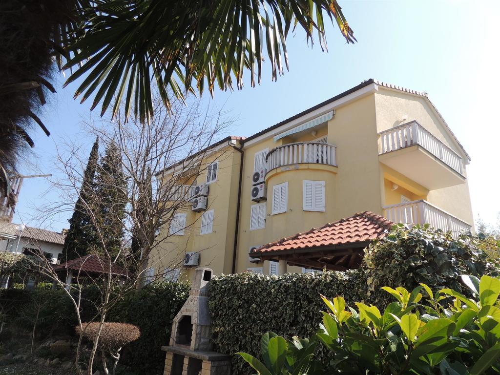 Apartment Mirela Malinska Exterior foto